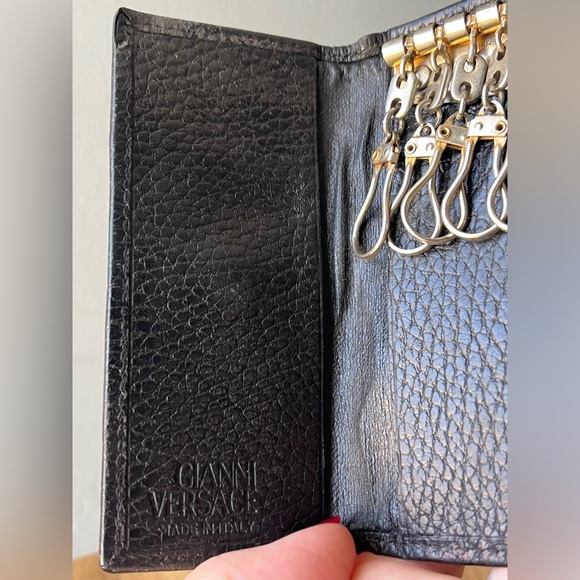 Versace Medusa Black Leather 6 Key Holder - Picture 11 of 16